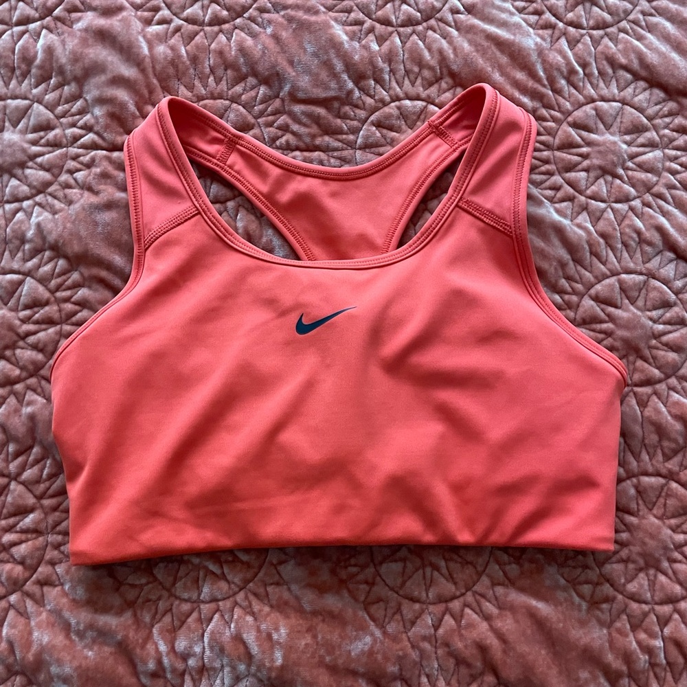 Nike Swoosh Women's Medium-Support 1-Piece Pad Sports Bra